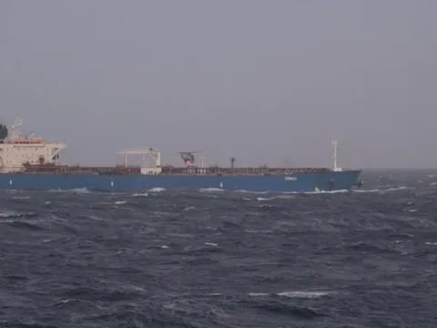 Bị Mỹ và châu Âu kiểm tra gắt gao, hơn 120 tàu chở dầu ‘quay xe’ chuyển sang treo cờ Nga