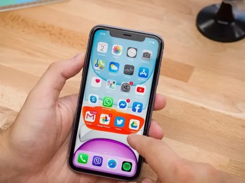 Ai còn nhớ chiếc iPhone 11 "cũ mèm" này không? - Dùng lại vào năm 2026, chẳng hiểu sao tôi vẫn thích nó mới tài