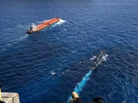 Theo dõi quãng đường liên tục, Mỹ chặt bắt trong đêm tàu chở dầu mang cờ Panama nhưng chở 1,9 triệu thùng dầu từ Venezuela