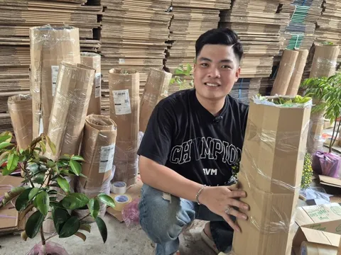 Tết chủ shop đi chơi, đơn hàng vẫn "nổ" ầm ầm