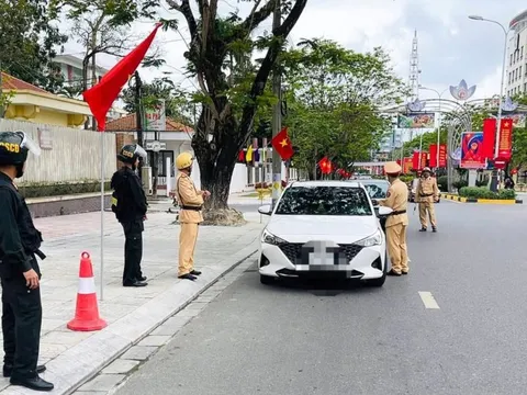 Kiểm tra nồng độ cồn xuyên Tết đảm bảo trật tự an toàn giao thông