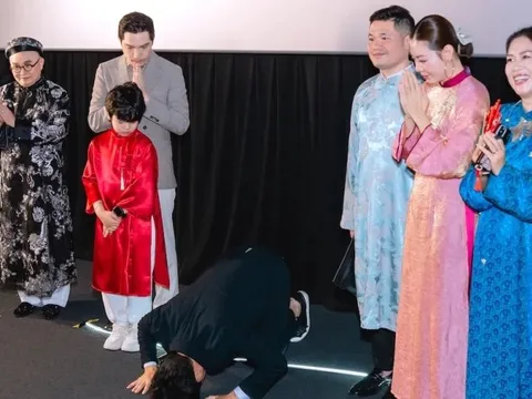 Nhìn từ việc CEO người Hàn Quốc quỳ lạy khán giả Việt Nam