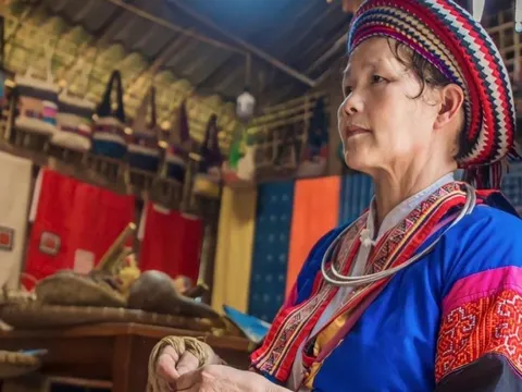 “Quý bà vải lanh” và giấc mơ đổi đời của phụ nữ Mông