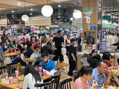 Rời mâm cỗ Tết, dân Thủ đô đổ xô đi 'giải ngán'