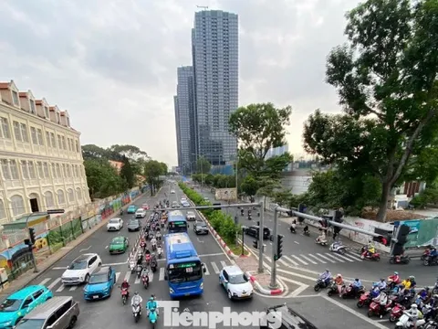 Bất ngờ hình ảnh đường phố TPHCM trong sáng đầu tiên đi làm sau Tết