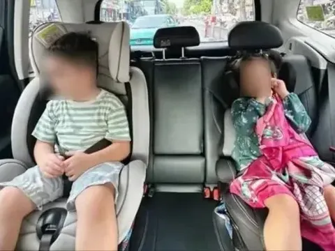 Người lớn ngồi ghế phụ ô tô có được ôm trẻ em ngồi cùng không? Cục CSGT giải đáp