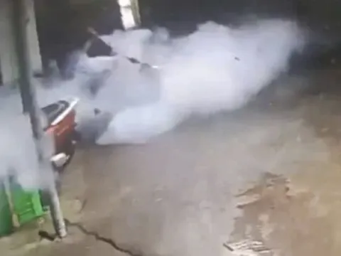 Đang bơm nước rửa lưới phơi cá, bất ngờ có tiếng nổ lớn 3 người thương vong