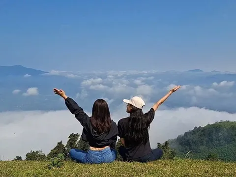 Điểm săn mây đẹp mê hồn trên đỉnh Pù Xèo