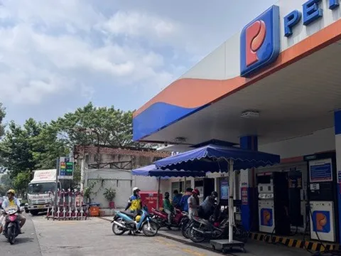 Áp lực tăng giá xăng dầu