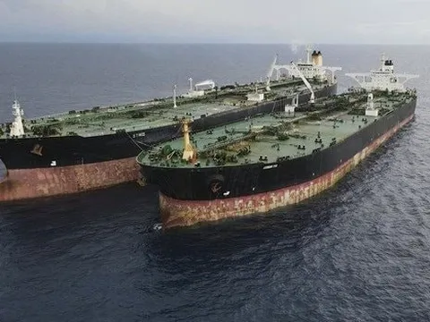 Đang di chuyển thì Mỹ bất ngờ 'bật đèn xanh', hơn 33 triệu thùng dầu Nga lập tức hướng thẳng đến Ấn Độ