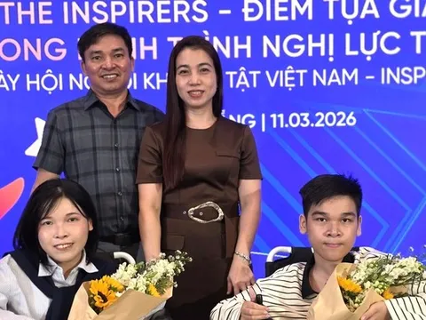 Cha mẹ làm “đôi chân” đưa hai con mắc bệnh hiếm chạm tới ước mơ