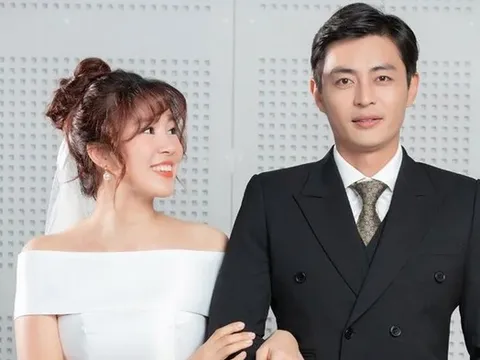 "Chị hai quốc dân" công khai tình tứ bên trai lạ