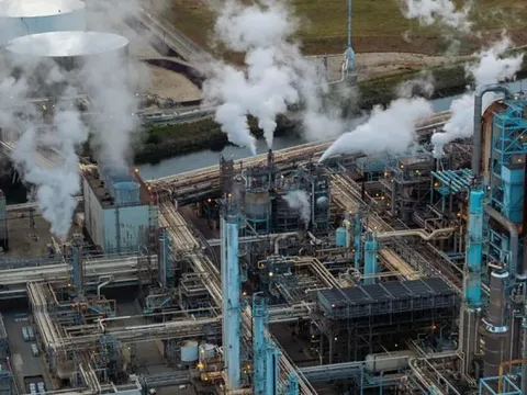 Đằng sau cú sốc dầu mỏ đe dọa cả thế giới