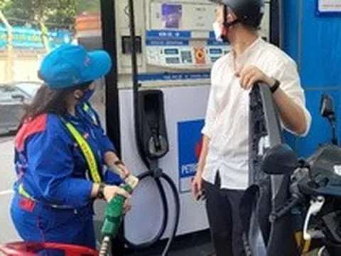 Liên tiếp xả mạnh Quỹ Bình ổn để hạ nhiệt giá xăng dầu, nếu hết quỹ sẽ thế nào?