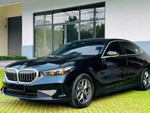 Lăn bánh chưa hết 1 bình xăng, chiếc BMW 520i đời mới này được rao bán rẻ hơn khoảng 300 triệu đồng so với giá hãng