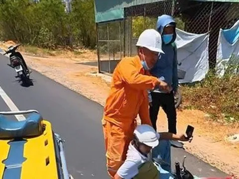 Phát hiện người gặp nạn bên Quốc lộ 1A, nhân viên điện lực Lâm Đồng dừng xe đưa đi cấp cứu