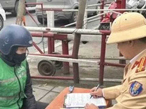 Đề xuất tạm ngừng xuất cảnh với người chây ì nộp phạt vi phạm hành chính