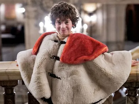 Nhà thiết kế nhí 10 tuổi “làm nên lịch sử” gây chấn động làng mốt toàn cầu