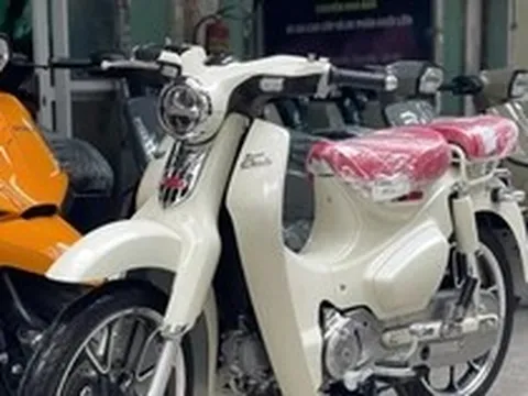 Honda Super Cub bản đặc biệt rao bán giá gấp đôi SH125i