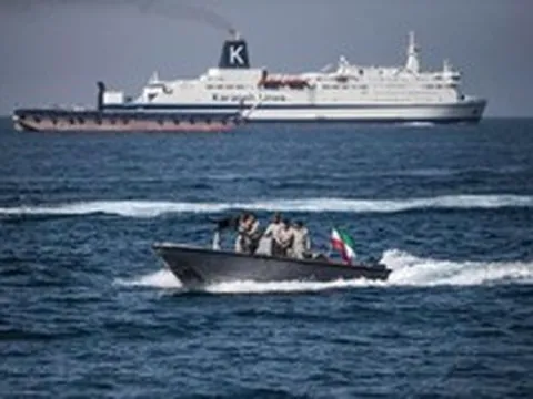 Ông Donald Trump muốn lập 'liên doanh' với Iran làm 1 việc tại eo biển Hormuz - có thể 'kiếm được rất nhiều tiền'