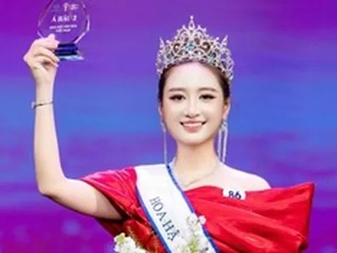 Học vấn ấn tượng, thông thạo nhiều ngoại ngữ của Á hậu là MC quen mặt trên VTV