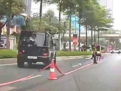 Ô tô Mercedes G63 tông cụ ông đi bộ sang đường tử vong ở Hà Nội
