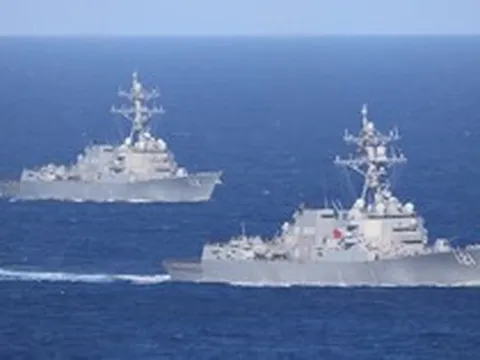 2 chiếm hạm của Hải quân Mỹ xuất hiện tại eo biển Hormuz – sắp làm 1 việc cả thế giới cùng mong chờ