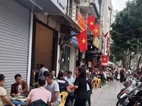 Hà Nội: 2 chỉ huy và 14 cán bộ công an phường 'không hoàn thành nhiệm vụ' vì để vi phạm trật tự đô thị, ùn tắc