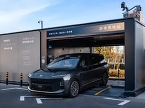 Lười sạc xe điện? Công ty Trung Quốc có giải pháp lạ, chỉ mất 3 phút là "đầy pin", lái xe không phải làm gì