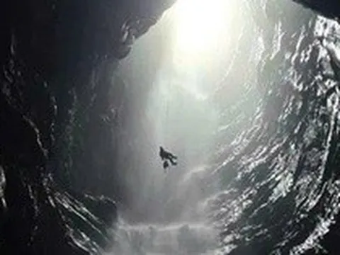 Phát hiện hang động mới có thác nước độc đáo tại Phong Nha - Kẻ Bàng