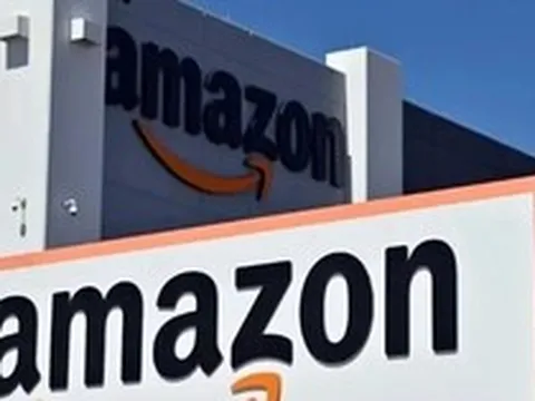 Amazon tăng tốc trong “canh bạc AI”