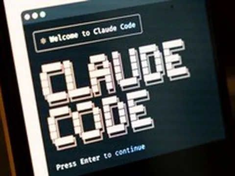 Công ty startup "sa thải" AI, thuê hẳn 2 lập trình viên để trả lương cho rẻ