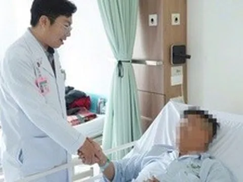Nghe lời truyền miệng, người đàn ông 40 tuổi tự bơm silicon tăng kích thước "cậu nhỏ"