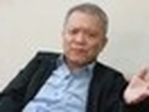 GS Lê Ngọc Thành: “Bác sĩ không thể chỉ học trong lớp rồi bước thẳng lên bàn mổ”