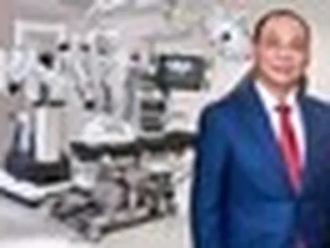 Trước khi thành lập VinSurgical, bệnh viện của tỷ phú Phạm Nhật Vượng đã nhập từ Mỹ những siêu robot phẫu thuật nào? Có loại lần đầu xuất hiện tại Việt Nam