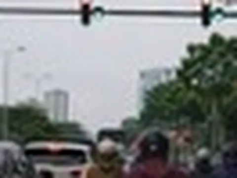 Đèn xanh bất ngờ chuyển đỏ khi đang đi có bị phạt nguội: Cục CSGT chỉ rõ, hàng triệu người dân cần chú ý ngay!