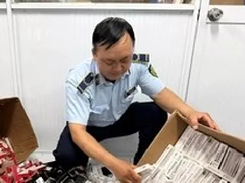 TPHCM đột kích nhiều kho hàng, thu giữ hàng nghìn sản phẩm '3 không'