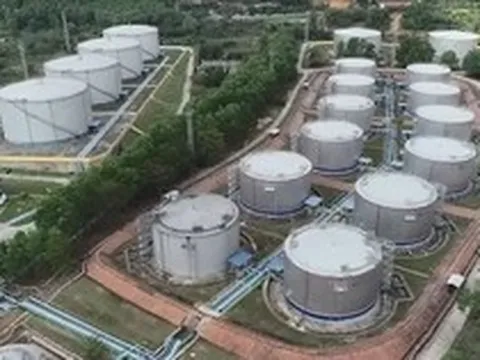 Tiền nhập xăng dầu của Việt Nam tăng gần gấp đôi