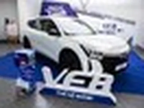 Xem kỹ VinFast VF 8 đời mới vừa về đại lý: Nhiều điểm khác bản cũ, khách vẫn xuống cọc dù chưa thấy xe