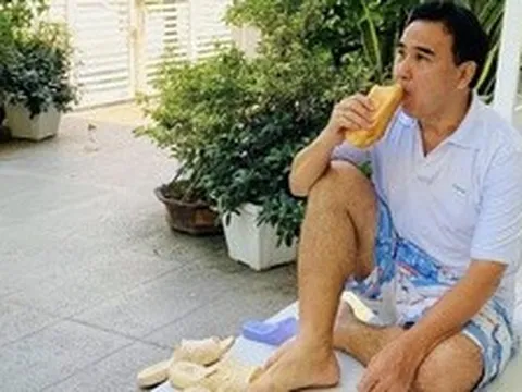 Quyền Linh nói thẳng: "Đến đôi dép tôi đi cũng bị soi"