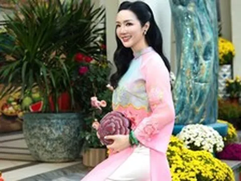 Đại mỹ nhân showbiz 55 tuổi vẫn độc thân, ở biệt thự 1.000m²: Phòng khách chứa được 200 người, nhà đẹp đến mức đi mỏi chân chưa hết