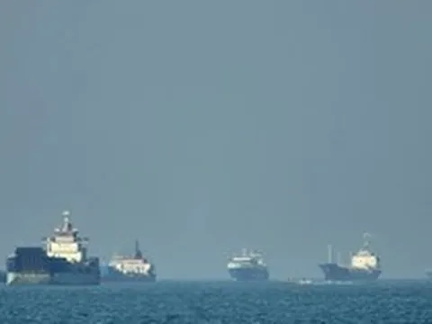 Mỹ 'âm thầm' dẫn đường cho tàu hàng qua eo biển Hormuz, khoảng 70 chuyến đã được hỗ trợ