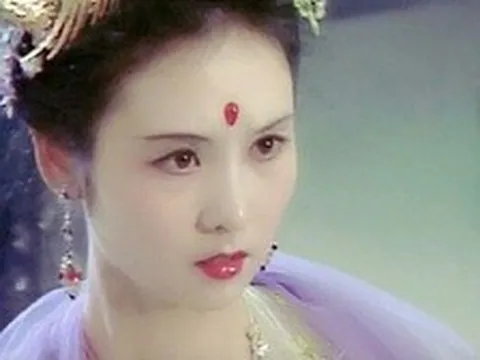 Con đường trở thành nữ tỷ phú của 'Hằng Nga đẹp nhất màn ảnh'