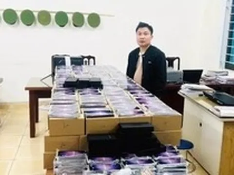 Phá đường dây tiêu thụ hơn 1.000 điện thoại Samsung giả trên toàn quốc