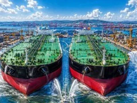 Phát hiện 2 tàu Trung Quốc dài bằng 3 sân bóng đá vừa hạ thuỷ, bắt đầu thực hiện nhiệm vụ lớn
