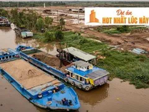 Xà lan kín mặt kênh, máy móc đầy mặt đất, môi giới vây xung quanh dự án 59.000 tỷ, hot bậc nhất TP.HCM của Vinhomes