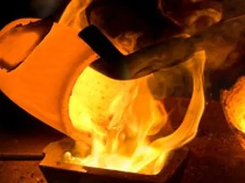 Vàng bạc lao dốc, lộ diện kim loại đang liên tục vượt đỉnh lịch sử, chuyên gia dự báo sẽ còn tăng giá nhiều năm
