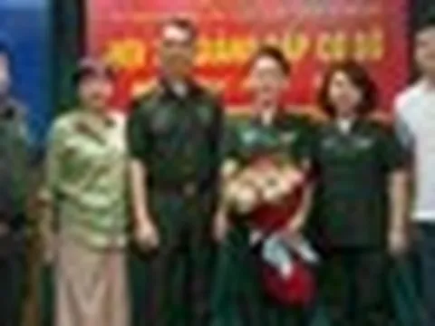 Nữ thạc sĩ, trung tá quân đội 3 năm liên tiếp thi giáo viên dạy giỏi: "Là nghệ sĩ cũng cần phải học"