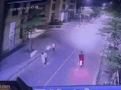 Camera vụ tài xế bị chém gục sau khi thắc mắc phí gửi ô tô 160.000 đồng ở chung cư Hà Nội