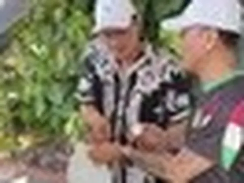 "Nghệ sĩ qua Mỹ là thế đó, phải tự làm hết, không ai phục vụ"